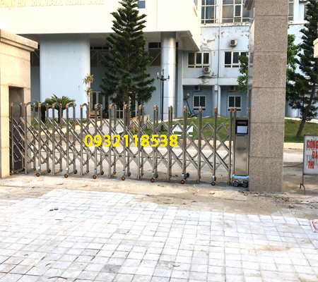 Cổng xếp inox tự động chất lượng cao tại Hà Nội